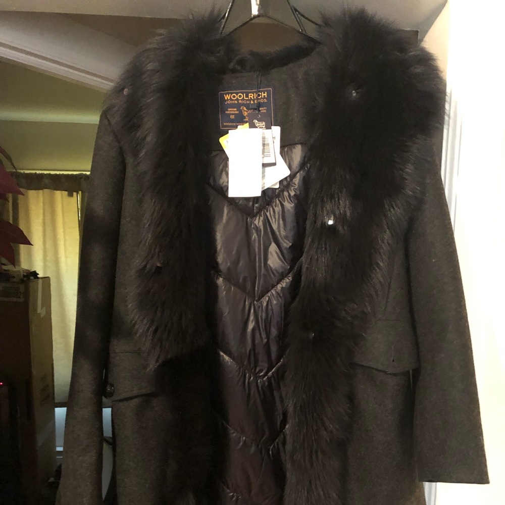 Nice 3/4 length women’s bomber with fox fur hood